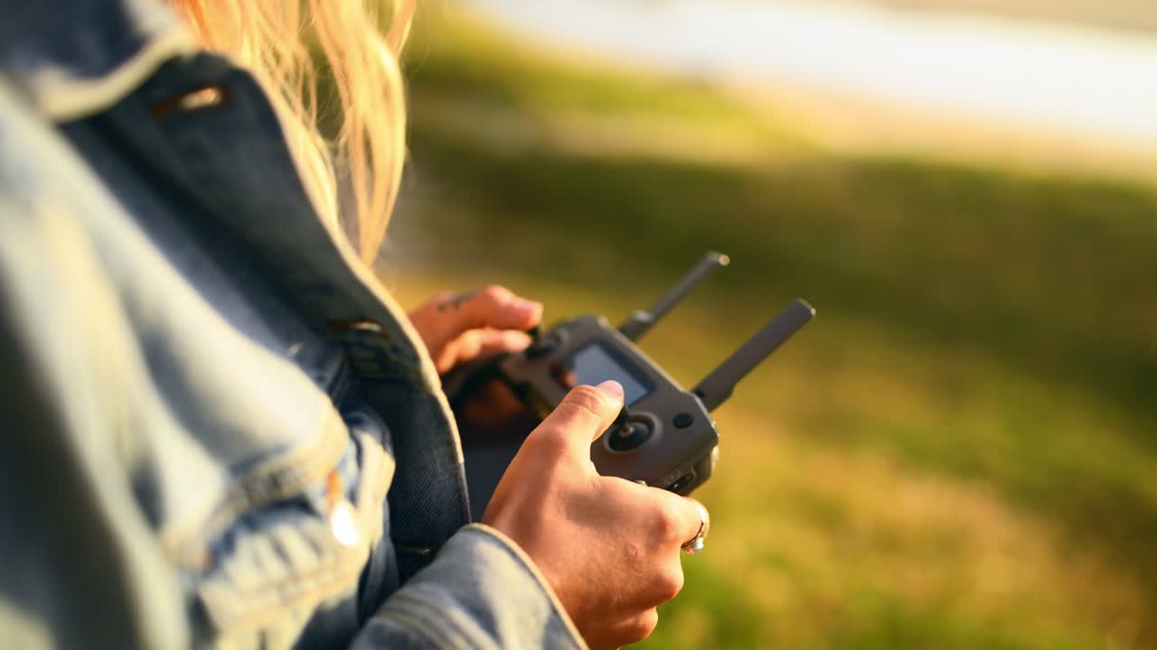 드론을 조종하는 첫 번째 시도입니다.