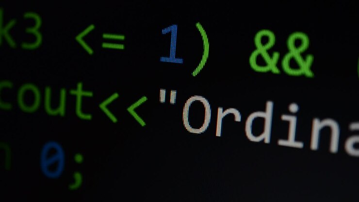 Broncode op het monitorscherm. Broncode