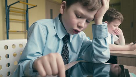 CU-Tracking-Slow-motion-Pupil-works-on-a-tablet-computer-does-lessons