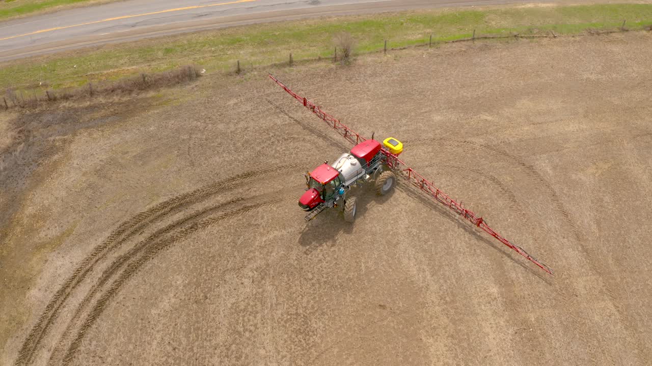 작물 먼지 추적 트랙터 회전