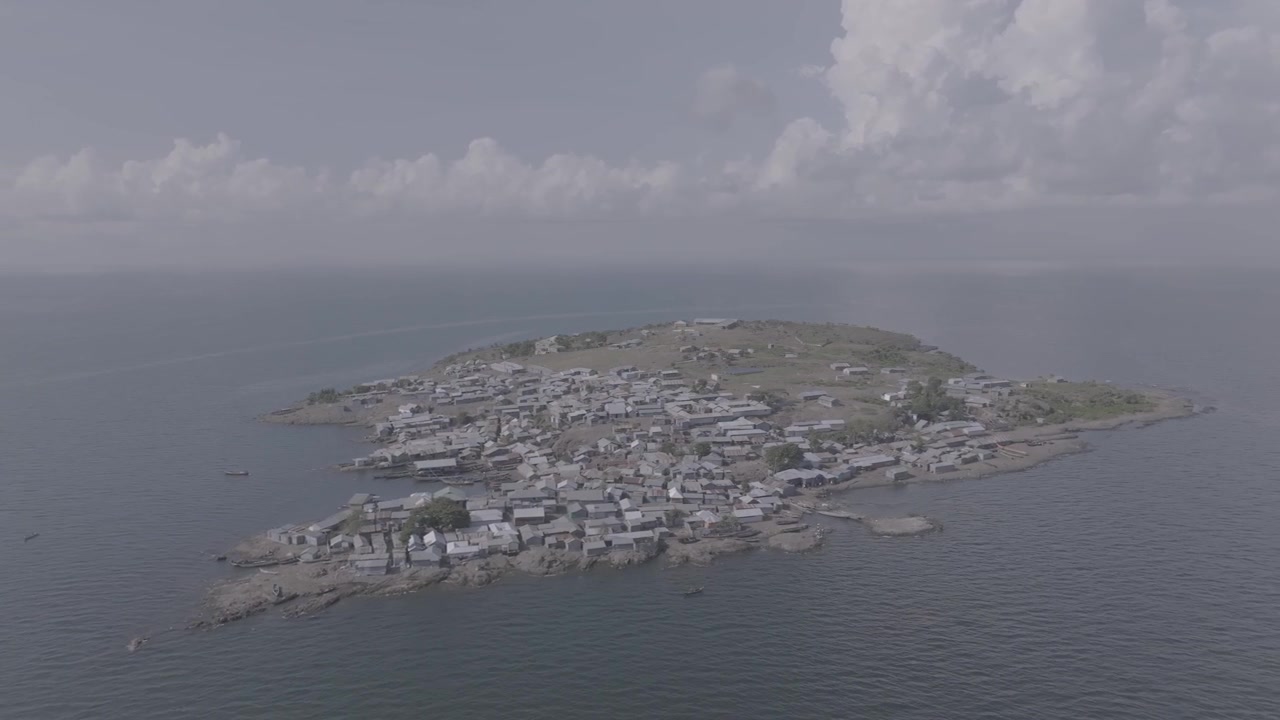 Matala ilmakuva Ringitin saaresta syvällä Victorianjärven kalastusalueilla.