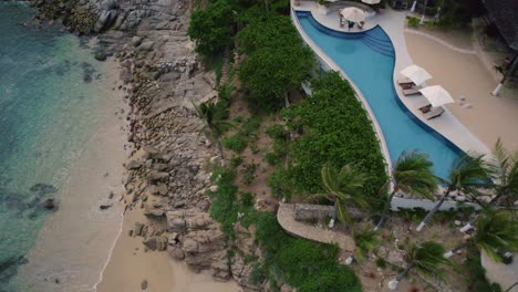 Aerial-video-of-the-mesmerizing-coastline-in-Huatulco,-Mexico