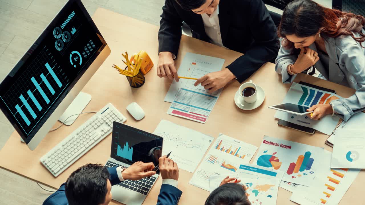 Business visual data analyzing technology by creative computer software