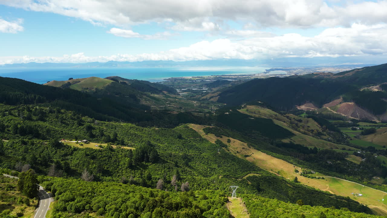 paisaje idílico del valle de takaka y la bahía de tasmania, nueva zelanda, vista aérea