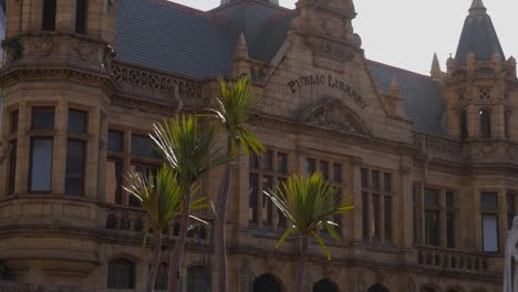 Slow-pan-of-terra-cotta-facade-of-Main-Library,-Port-Elizabeth