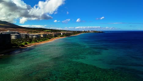 Imágenes-De-Drones-De-Los-Mejores-Resorts-De-Lujo-De-Maui-En-Hawái-En-El-Océano-Pacífico