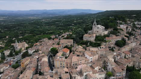 fotografía aérea de las residencias históricas de bonnieux, francia