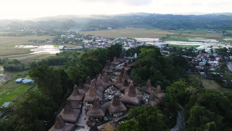 Arquitectura-Vernácula-única-En-Las-Islas-Sumba,-Nusa-Tenggara-Oriental,-Indonesia