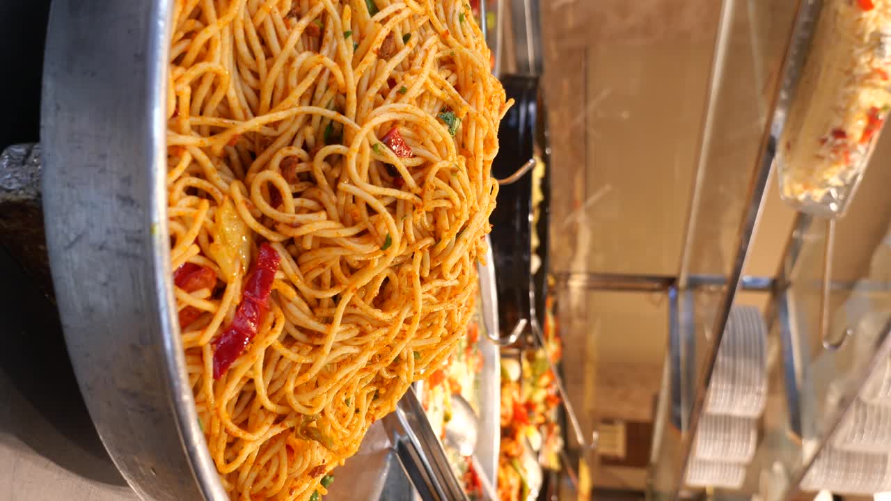 소스와 함께 스파게티