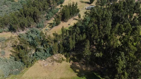 Vista-Aérea-De-Drones-De-La-Laguna-Guatavita-En-Colombia