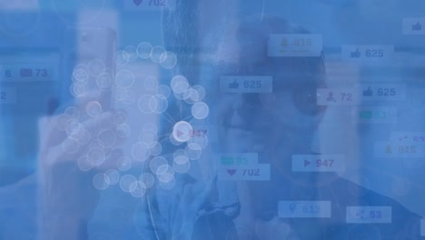 animación de la red de conexiones con iconos sobre hombres caucásicos que usan teléfonos inteligentes