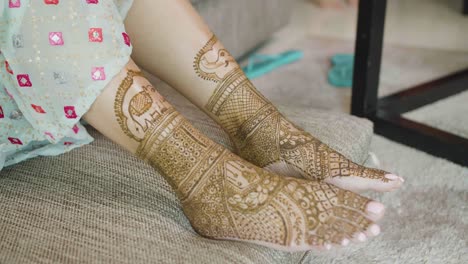 mehndi art on the bride's legs during the