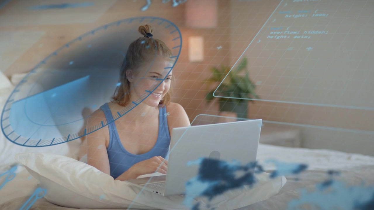 Donna a letto che usa un laptop, digitando e scorrendo, attivando una mappatura a bussola HUD blu per studiare