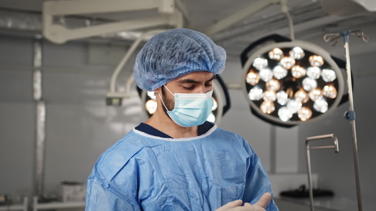 Surgeon preparing for operation