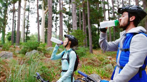 Couple-drinking-water