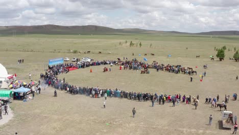 Wheel-of-people-at-the-traditional-festival-in-Naadam,-Mongolia