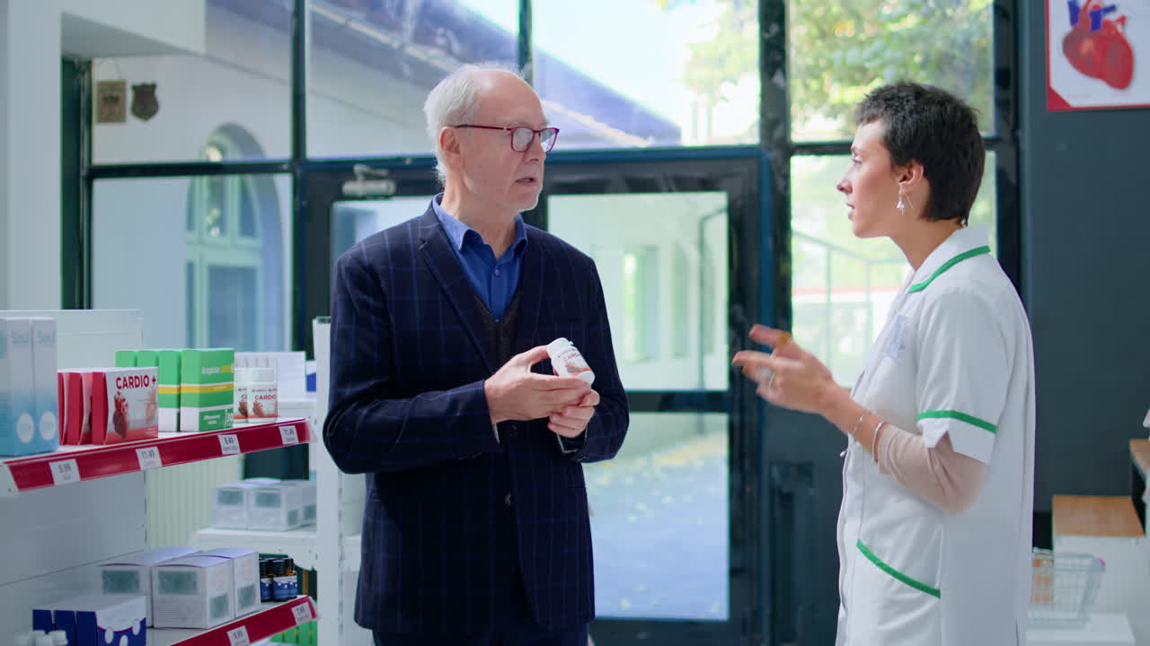 의약품 정보를 요청하는 고객