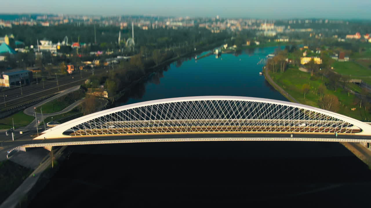 vista aérea del puente de troja en praga agujerosovice