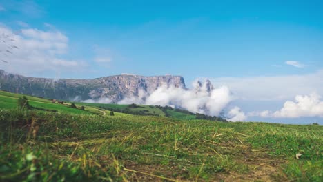 el lapso de tiempo del "lang kofel" en el alpi di siusi