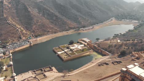 Lago-Maota-Y-Palacio-De-ámbar.-Arquitectura-Asombrosa-De-Jaipur