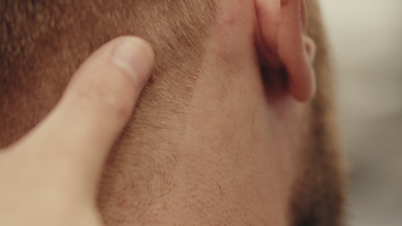 afeitador en el cuello