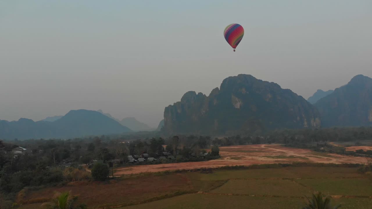 Mongolfiera su Vang Vieng, Vientiane, Laos