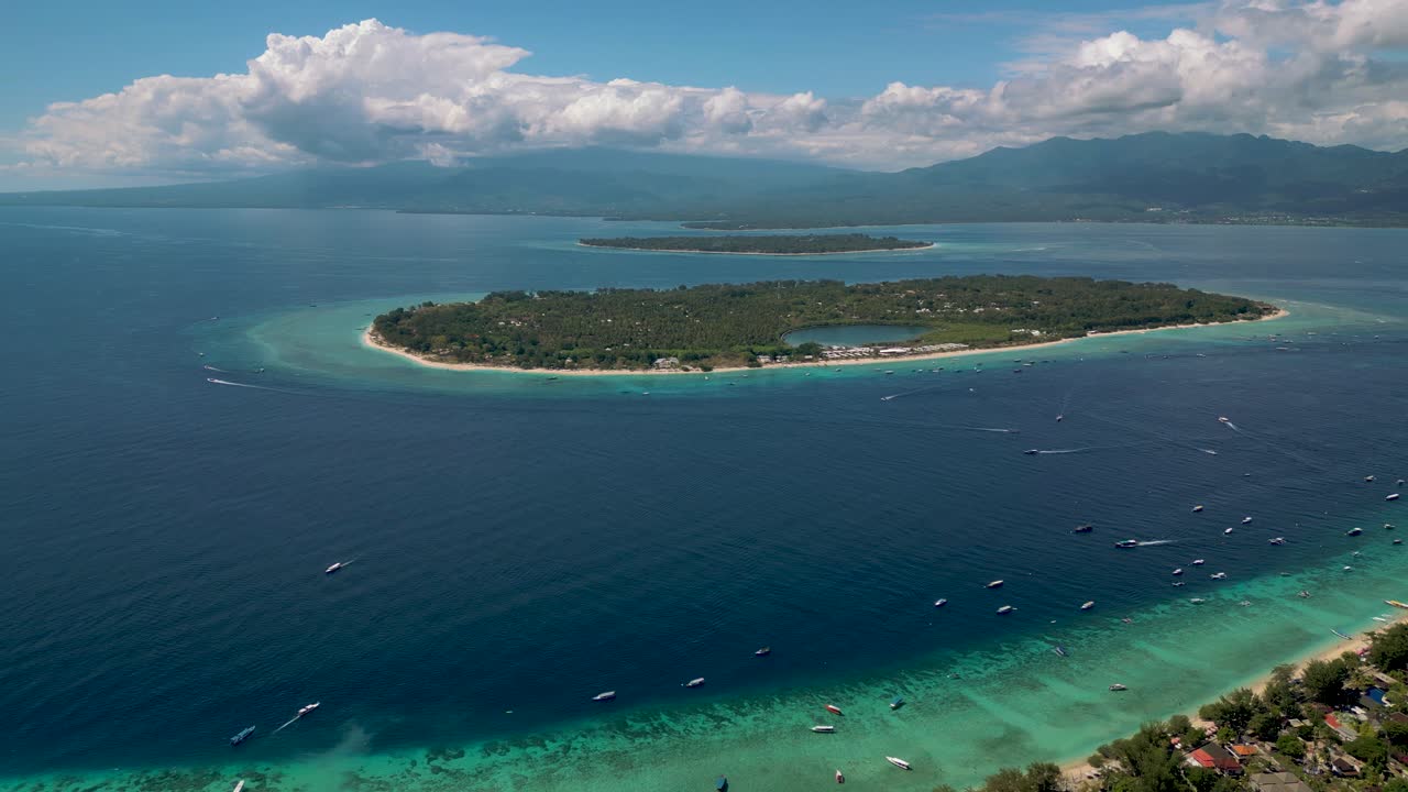 인도네시아 의 세 개 의 길리 섬 의 영화적 인 아름다운 공중 전망