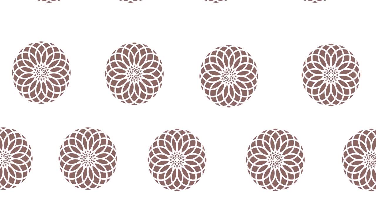 Composizione di righe di fiori rosa che si muovono su sfondo bianco