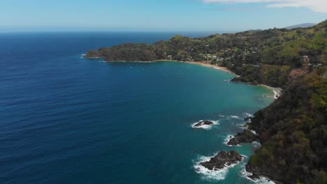 increíble costa en el golfo de paria en la isla de tobago