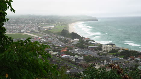 Powerful-waves-hit-the-shore-of-Dunedin's-Central-Area,-New-Zealand