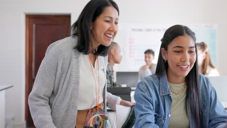 Tecnología,-Robótica-De-Automóviles-Y-Estudiantes-En-Una-Computadora-Portátil