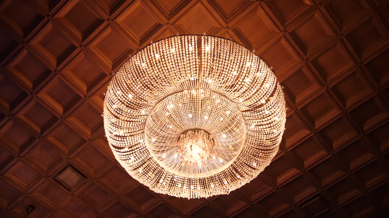 극장 에 있는 큰 유리 들리어