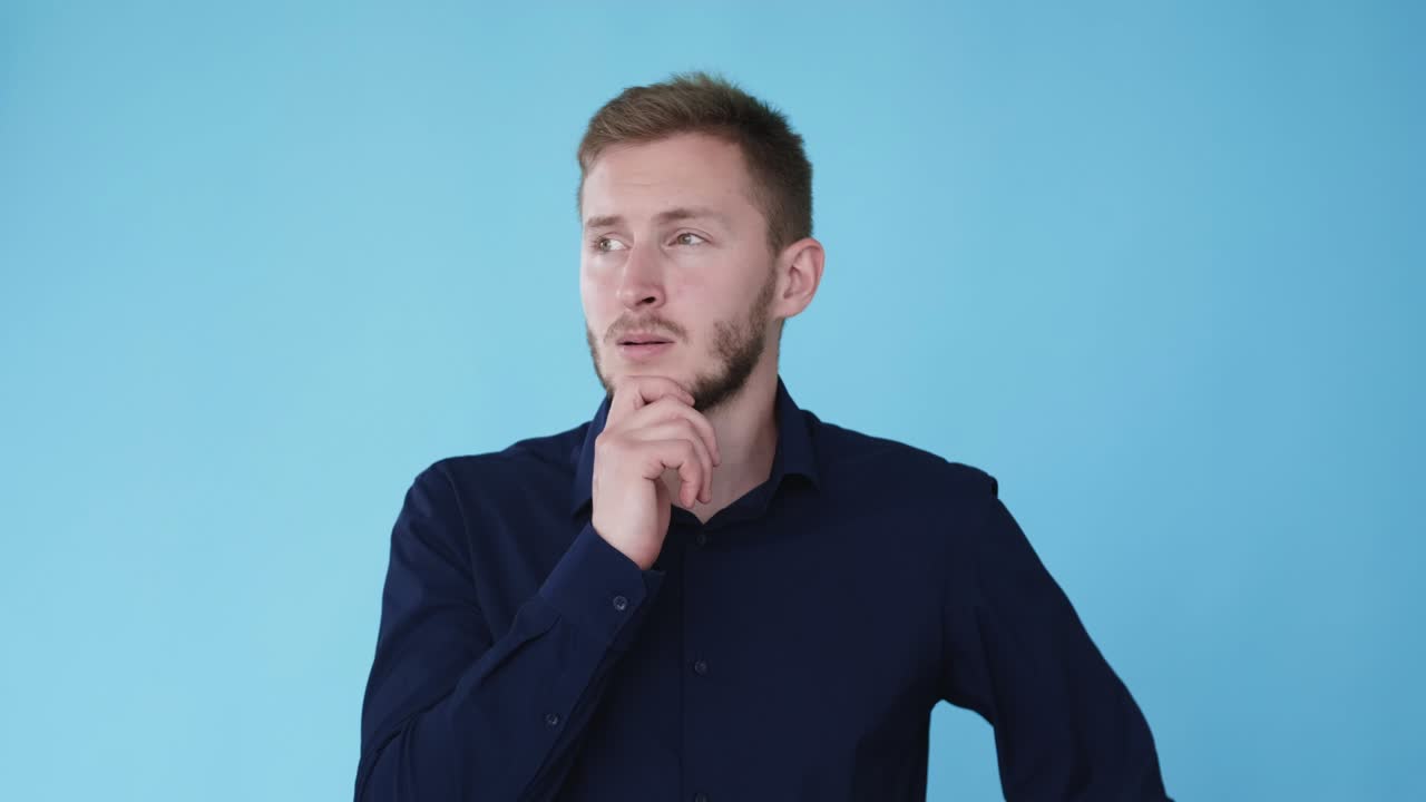 hombre pensativo solución de problemas pensamiento gif bucle