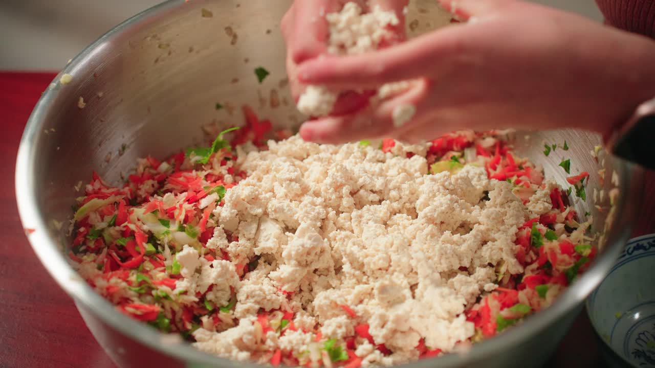 야채 가득에 토푸를 첨가하는 것