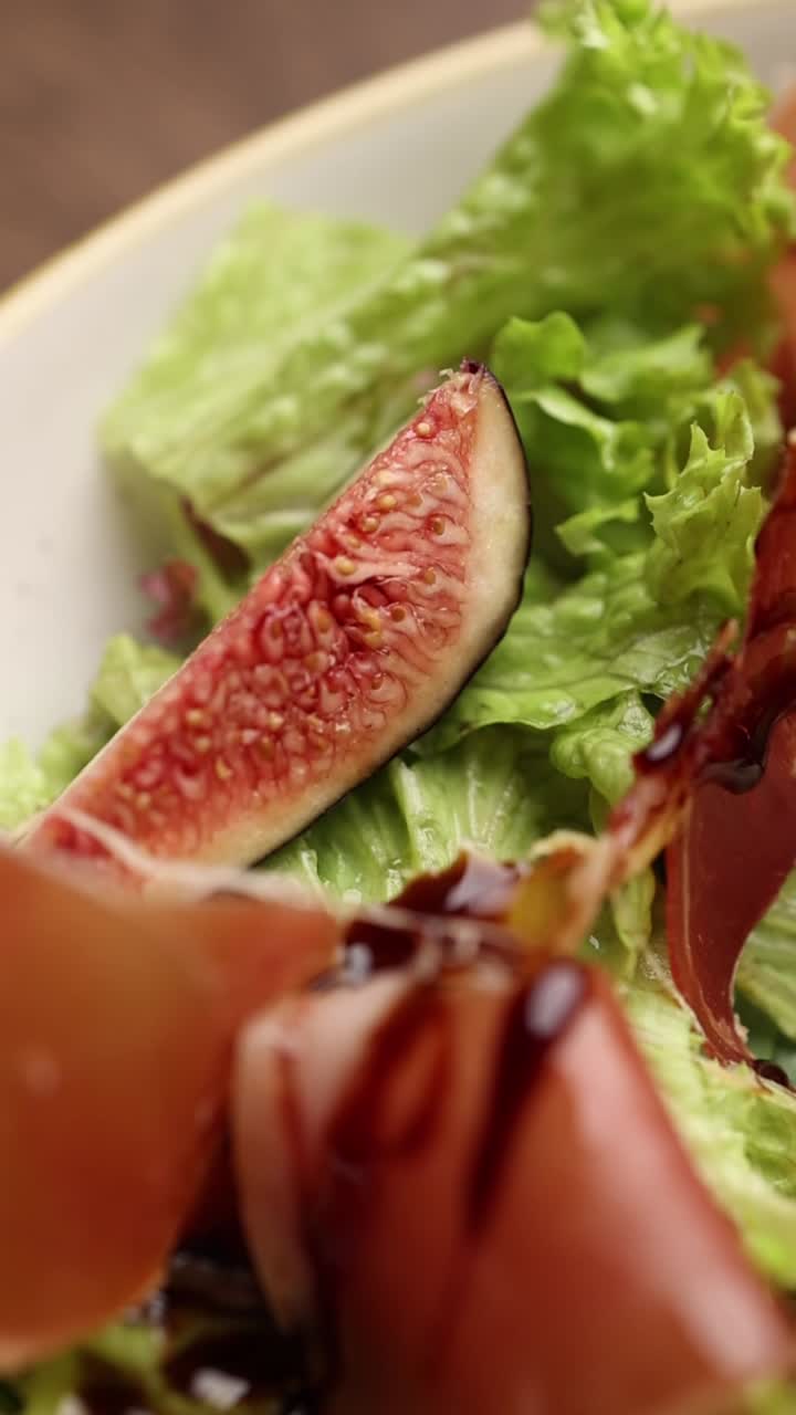 Fig and Prosciutto Salad