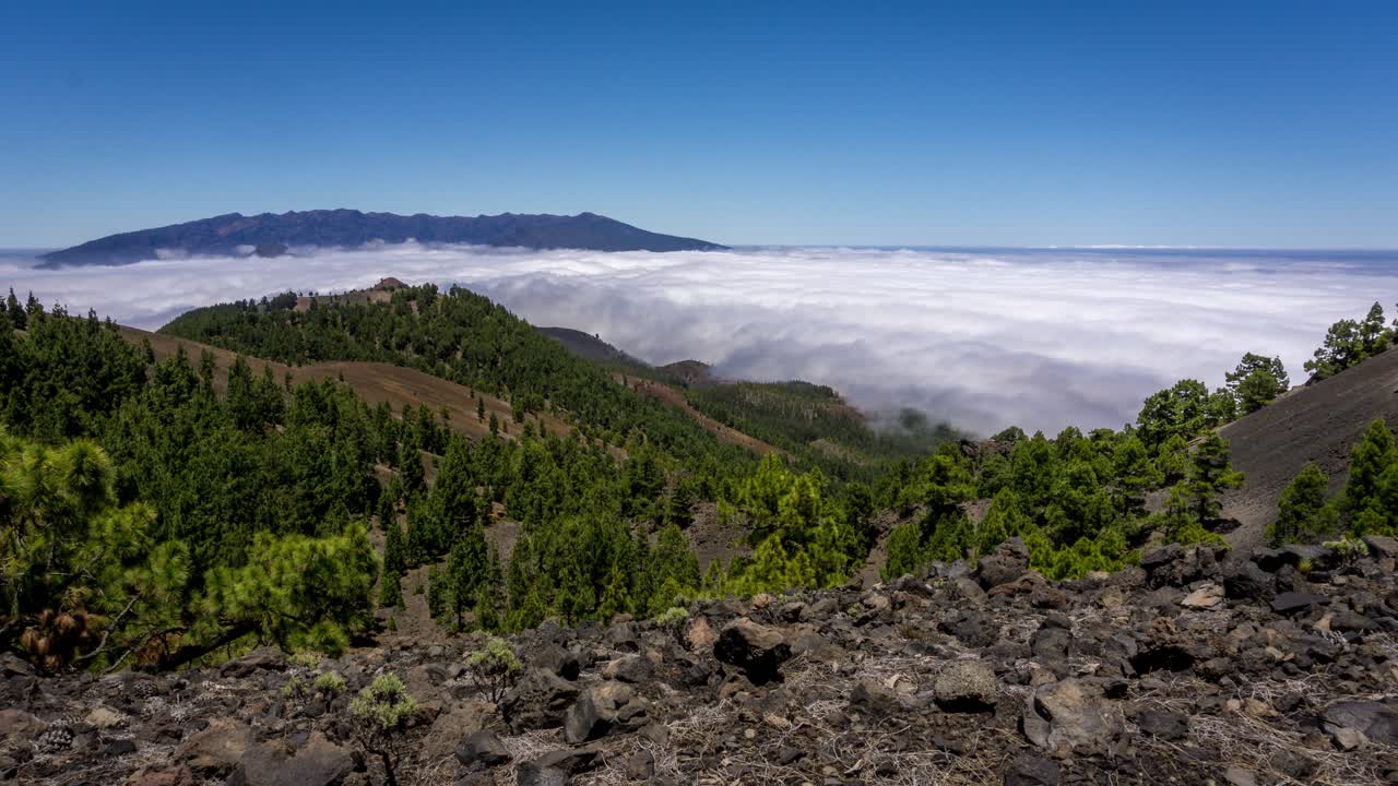 mar de nubes visto desde lo alto de la isla de la palma