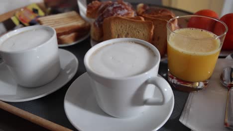 desayuno italiano para dos con video moviéndose