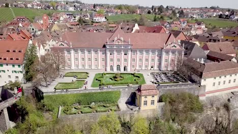 Imágenes-De-Drones-Del-Turismo-En-El-Nuevo-Castillo-De-Meersburg-En-Alemania