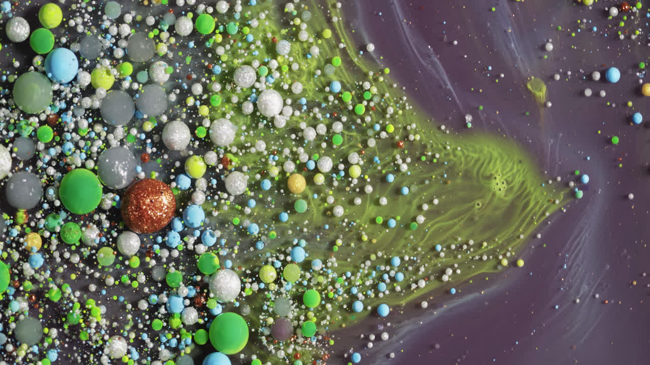 사이키델릭 아크릴 대리석 잉크 액체 흐름 효과로 매크로 거품 주위를 소용돌이치는 미세한 바이러스 병원체 박테리아 입자