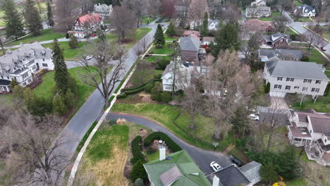 Historic-old-restored-homes-in-American-small-town