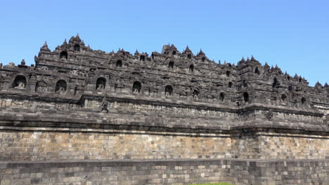 frente del antiguo templo de borobudur.