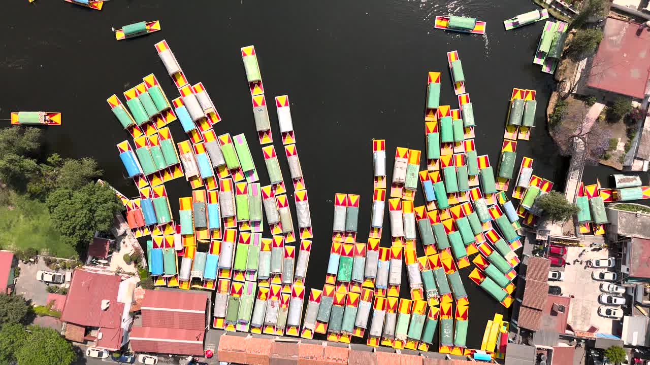 멕시코시티의 xochimilco 지역에 있는 항구 중 하나 의 공중 사진