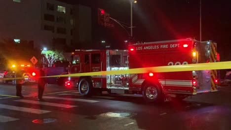 Camión-De-Bomberos-Llegando-A-La-Escena-De-La-Emergencia