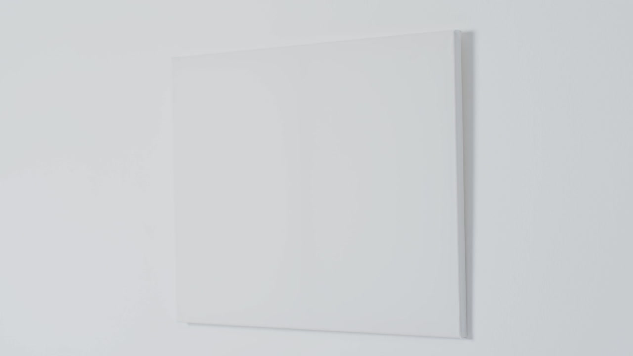 video vertical de un letrero de lienzo blanco con espacio de copia en un fondo blanco