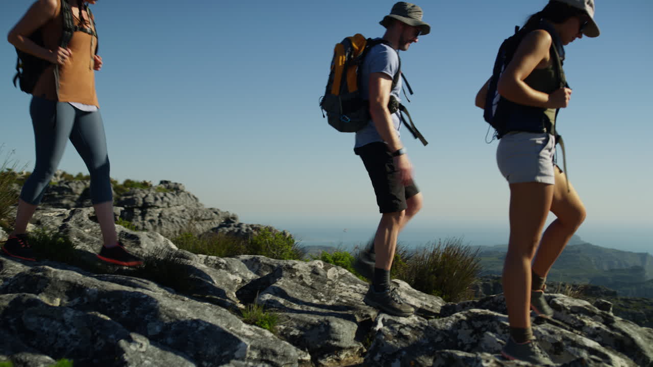 하이킹은 몸에 좋습니다.