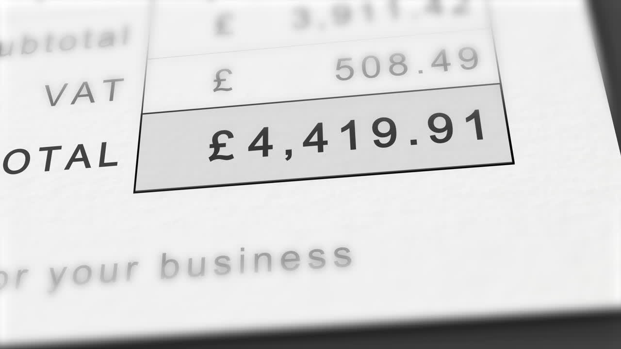 Animazione ravvicinata di un totale fattura crescente in sterline britanniche