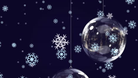 animación de copos de nieve que caen sobre el ornamento del árbol de navidad sobre un fondo azul oscuro