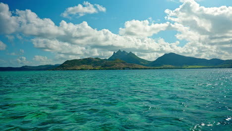 Meerblick-Auf-Die-Tropische-Grüne-Landschaft-Auf-Der-Insel-Mauritius