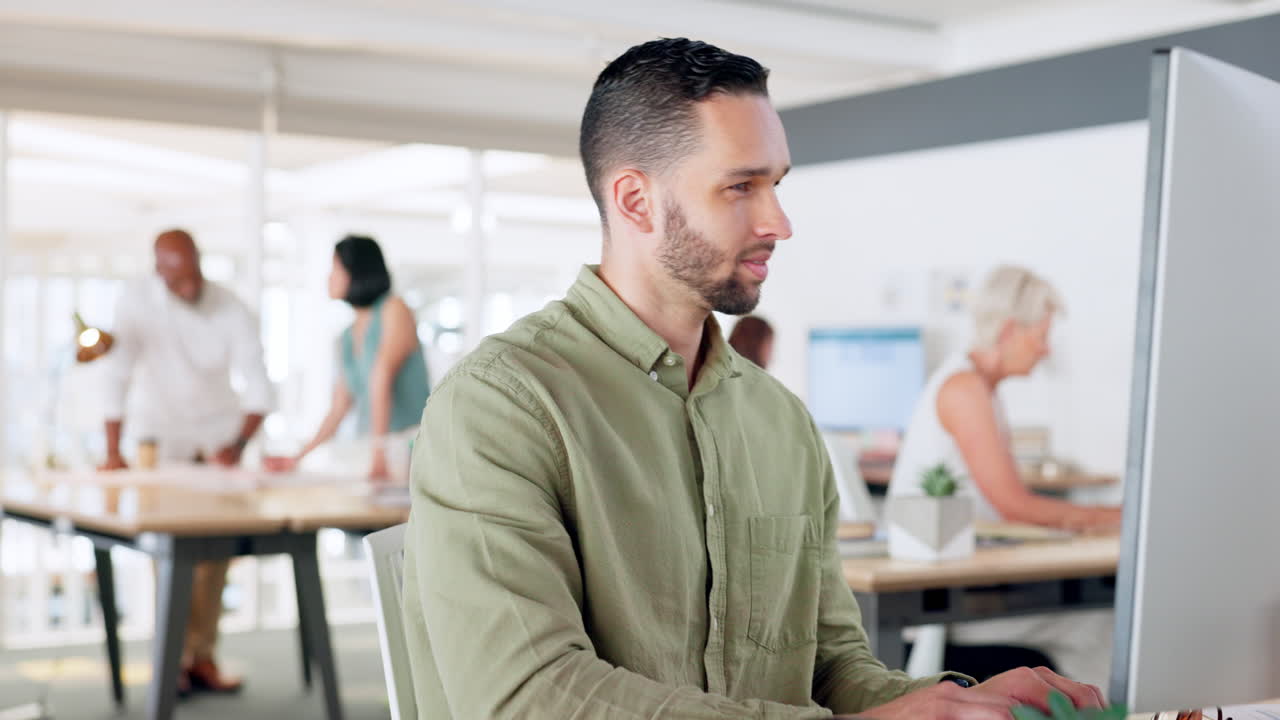 éxito, aliento y meta con un hombre de negocios