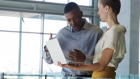 Young-business-people-meeting-in-a-modern-office